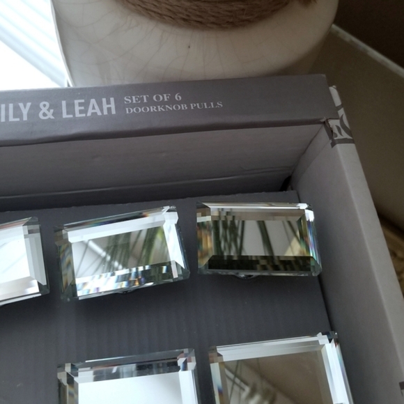 ❗Mirrored Emerald Cut Doorknobs Set of 6❗ - Picture 3 of 4